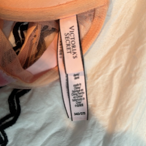 Victoria secret size 34d clip in the front lace bra! - Picture 4 of 9